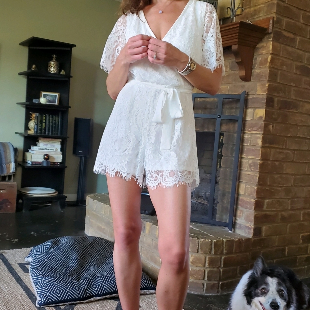 White lace scalloped hem faux wrap romper